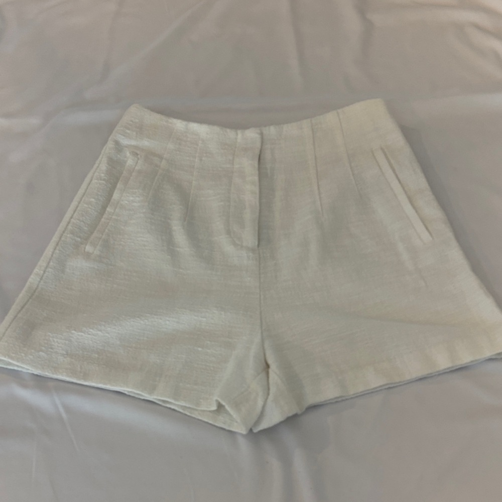 Zara women’s High-Waist Tailored 3” Shorts, size M